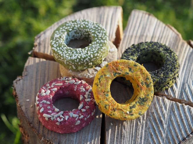 Opět pro vás máme připravené tyhle křupavé donuty z psí pekárny! 🍩 Ale pozor najdete je pouze v našem stánku na...